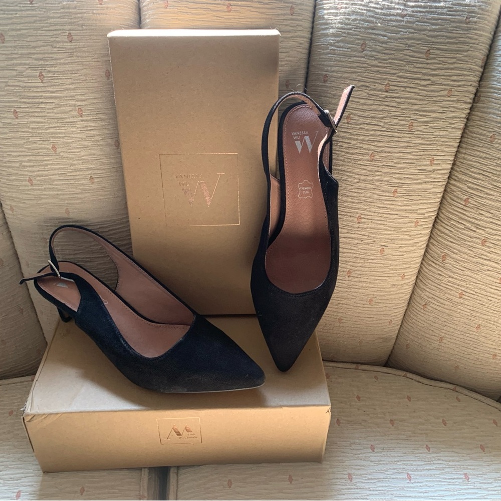 These sling back, suede, kitten heals are a staple  for anyone’s wardrobe.